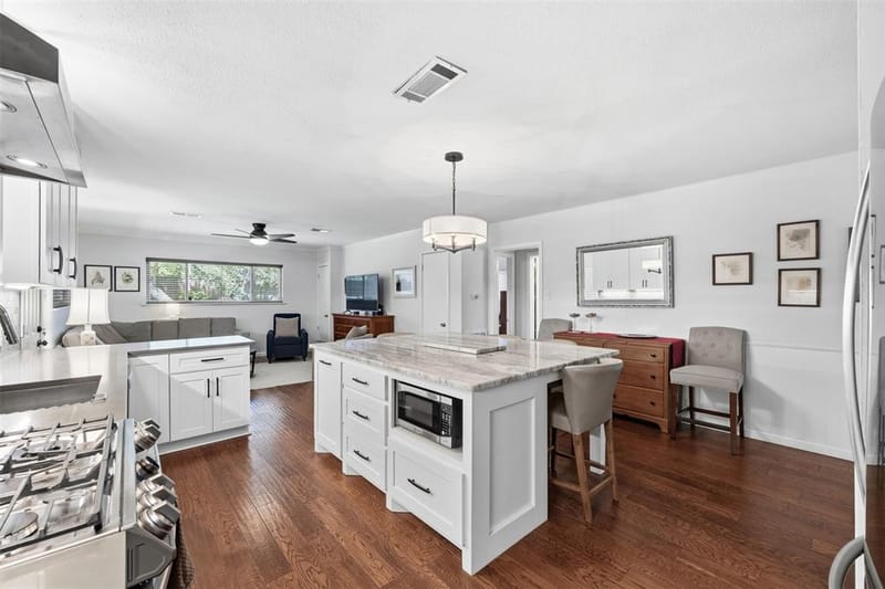 1715 Lansford Avenue, Dallas TX 75224 - Photo 9