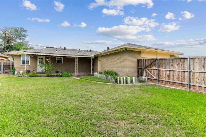 1801 Clear Point Drive, Garland TX 75041 - Photo 37