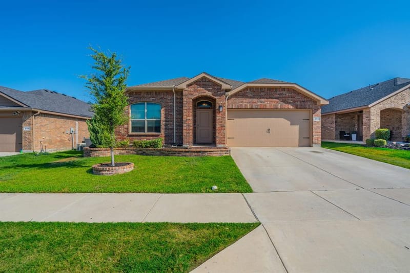 412 Foxhunter Street, Fort Worth TX 76131