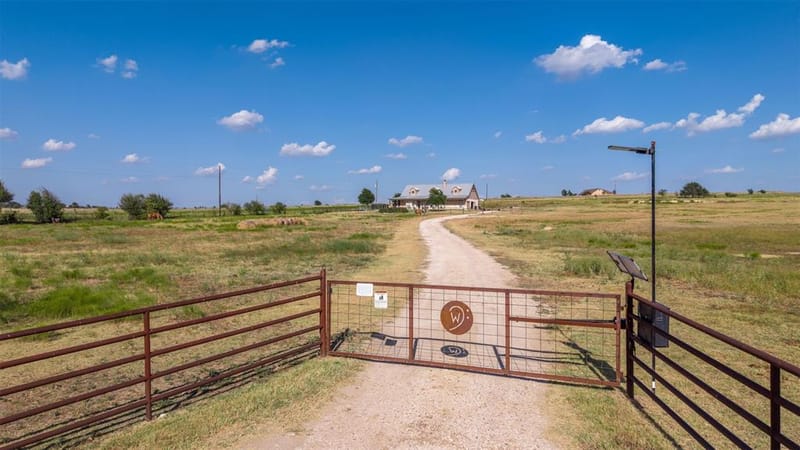 8928 County Road 1232, Godley TX 76044 - Photo 36