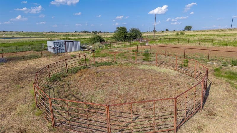 8928 County Road 1232, Godley TX 76044 - Photo 37