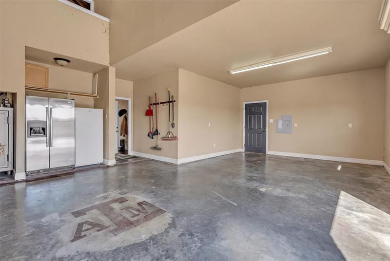 8928 County Road 1232, Godley TX 76044 - Photo 35
