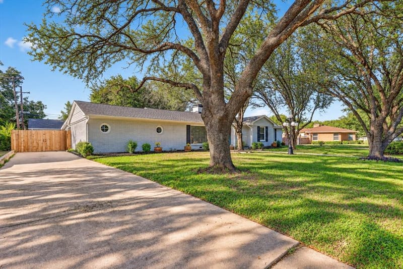 1204 Loma Alta Place, Cleburne TX 76033 - Photo 2
