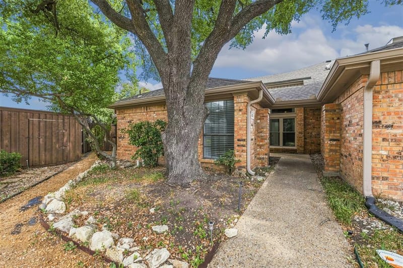 14826 Sopras Circle, Addison TX 75001 - Photo 2