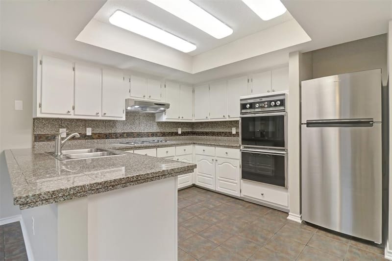 14824 Sopras Circle, Addison TX 75001 - Photo 8