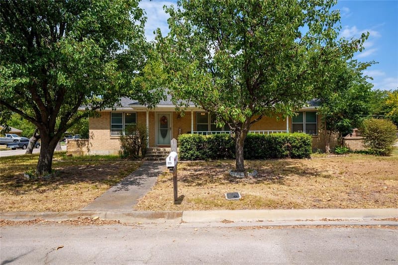 223 Hillcrest Street, Sanger TX 76266