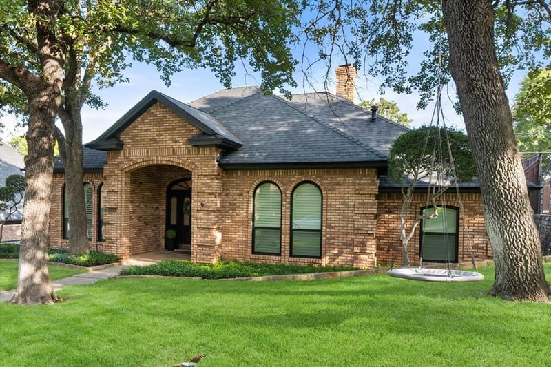 4909 Rockford Court, Arlington TX 76017 - Photo 3