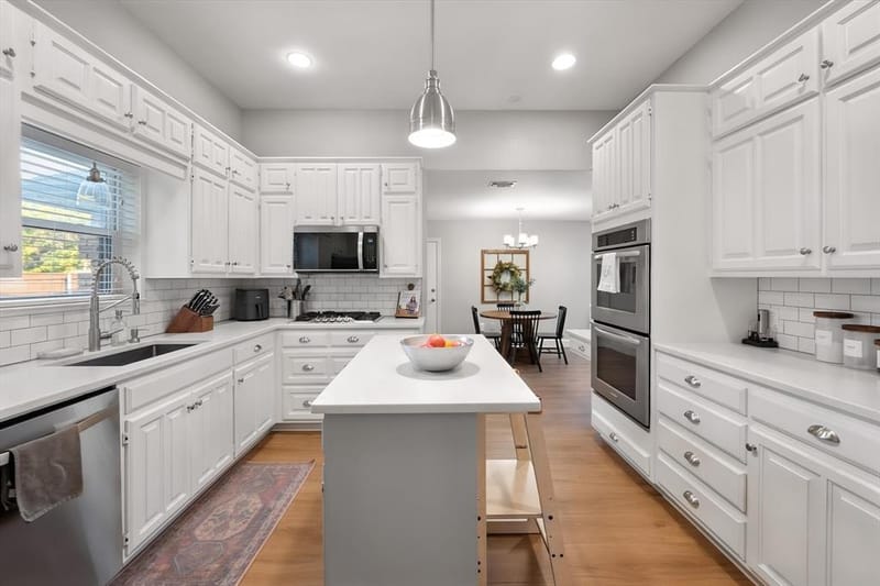 4909 Rockford Court, Arlington TX 76017 - Photo 9