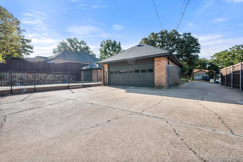 4909 Rockford Court, Arlington TX 76017 - Photo 29