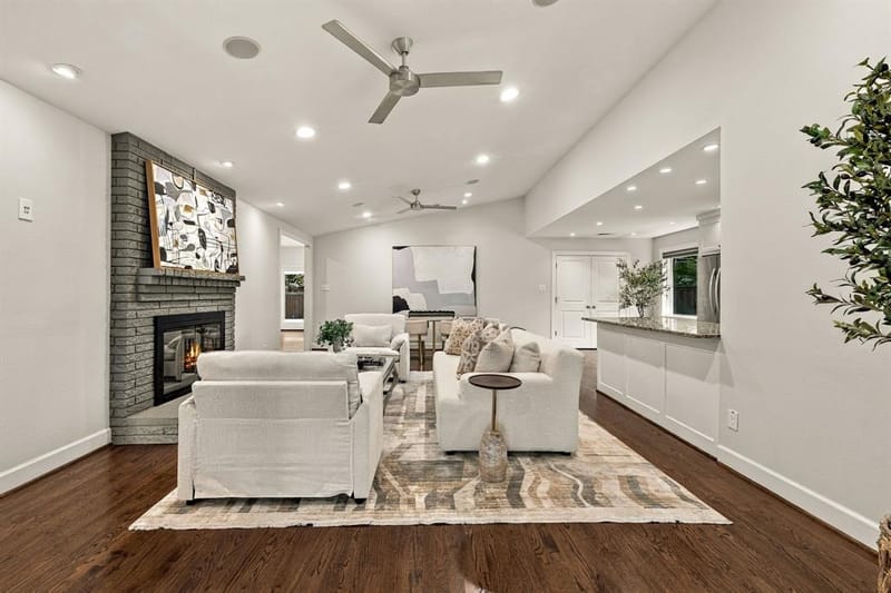 6828 Santa Maria Lane, Dallas TX 75214 - Photo 2