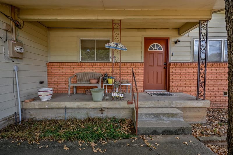 402 SE 20th Street, Mineral Wells TX 76067 - Photo 2