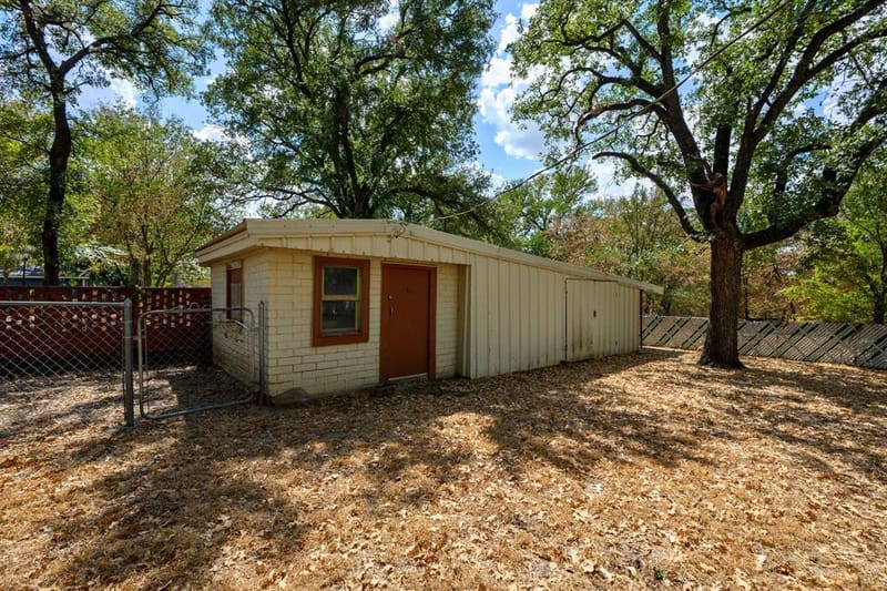 402 SE 20th Street, Mineral Wells TX 76067 - Photo 24
