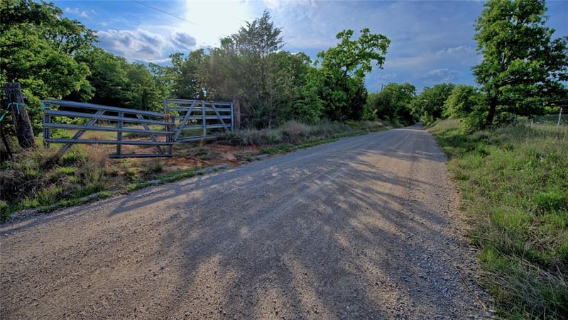 3952 Lake Valley Rd, Sunset TX 76270 - Photo 9