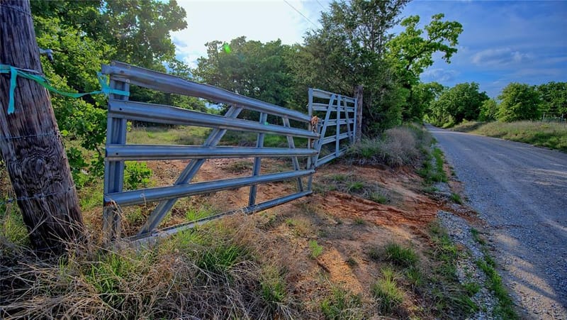 3952 Lake Valley Rd, Sunset TX 76270 - Photo 10