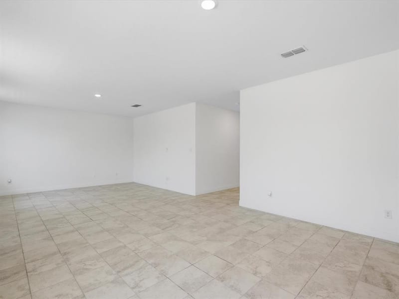 10236 Fox Springs Drive, Fort Worth TX 76131 - Photo 9
