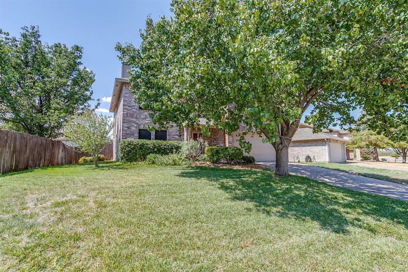 332 Sunset Oaks Drive, Fort Worth TX 76112 - Photo 2