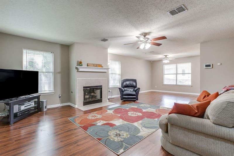 332 Sunset Oaks Drive, Fort Worth TX 76112 - Photo 6
