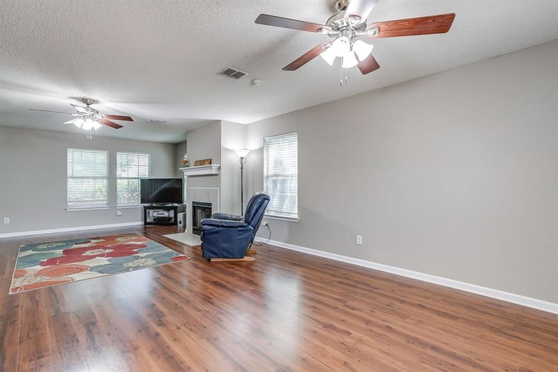 332 Sunset Oaks Drive, Fort Worth TX 76112 - Photo 13