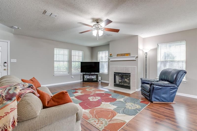 332 Sunset Oaks Drive, Fort Worth TX 76112 - Photo 7