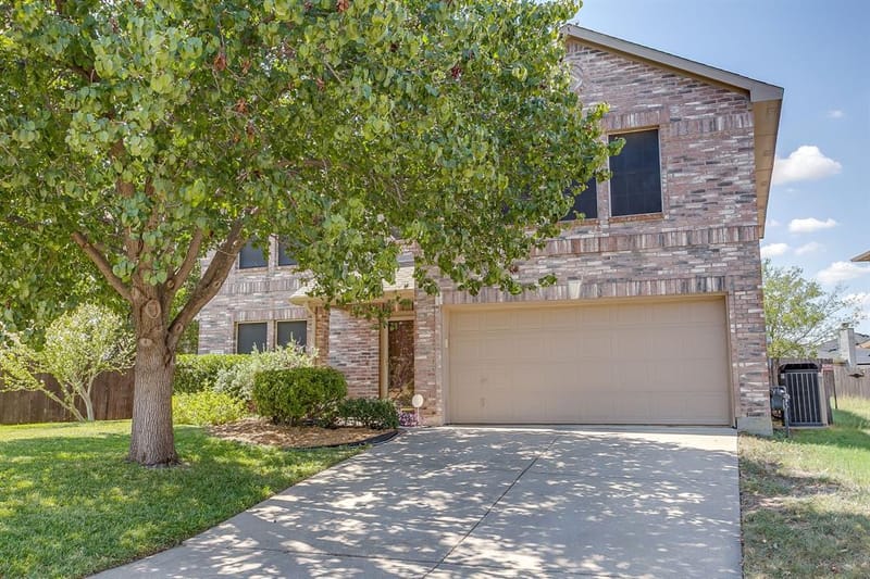332 Sunset Oaks Drive, Fort Worth TX 76112 - Photo 3