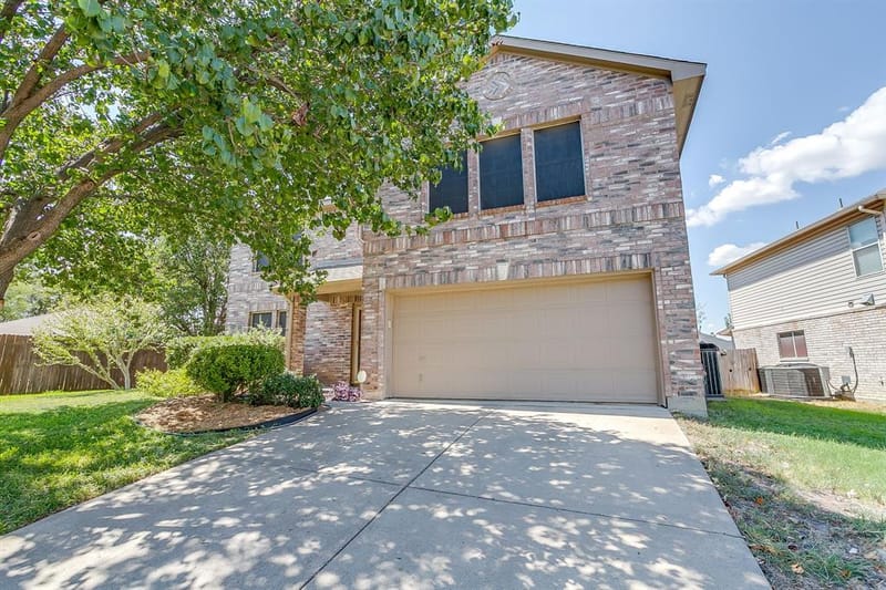 332 Sunset Oaks Drive, Fort Worth TX 76112