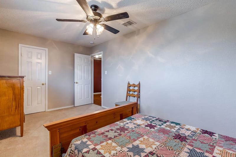 332 Sunset Oaks Drive, Fort Worth TX 76112 - Photo 31
