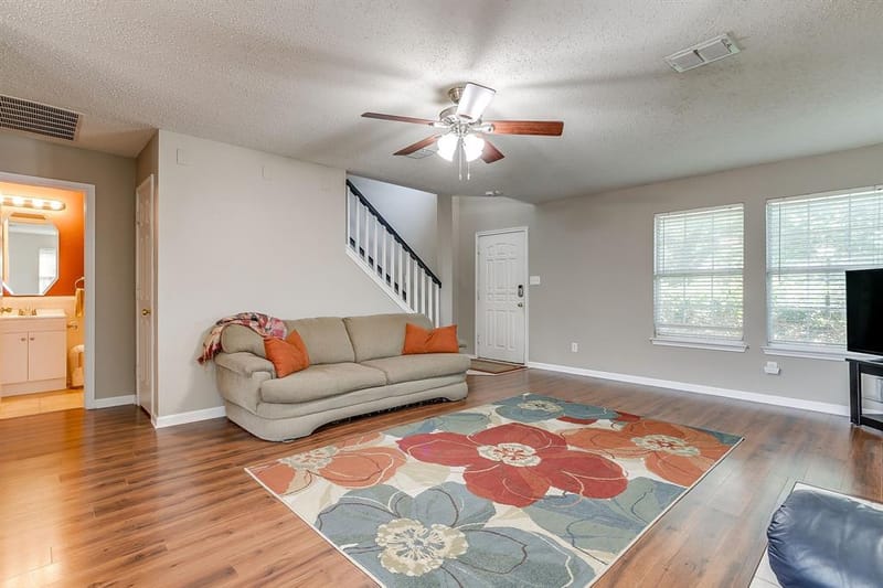 332 Sunset Oaks Drive, Fort Worth TX 76112 - Photo 8