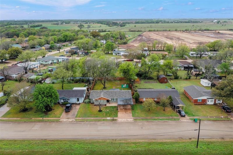 504 N Main Street, McGregor TX 76657 - Photo 2