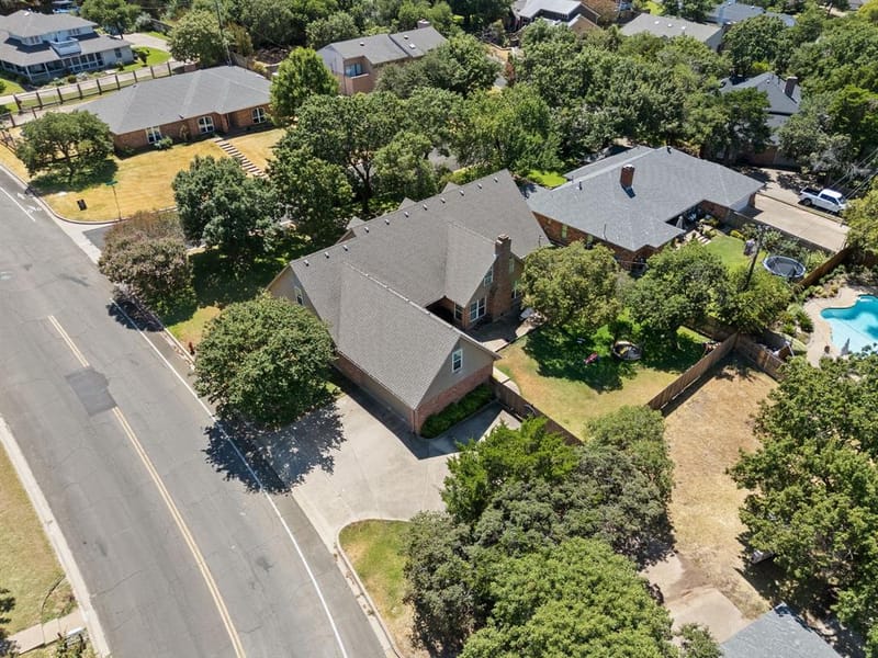 10026 Forest View Drive, Woodway TX 76712 - Photo 7