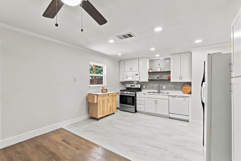 3214 Parker Street, Irving TX 75062 - Photo 9