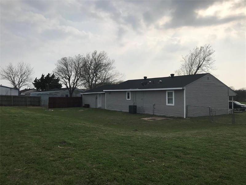 303 Raymond Street, Farmersville TX 75442 - Photo 3