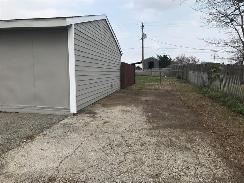 303 Raymond Street, Farmersville TX 75442 - Photo 10