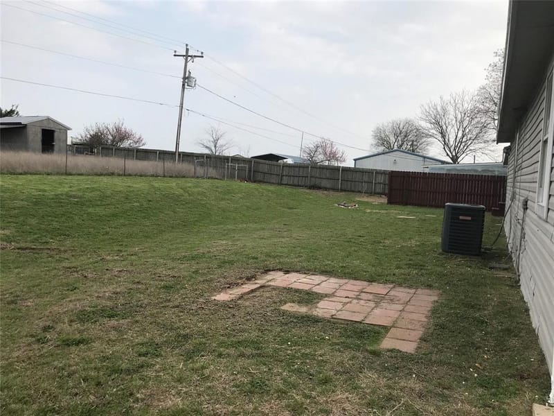 303 Raymond Street, Farmersville TX 75442 - Photo 11