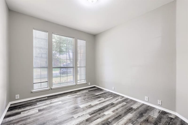 605 Oakbrook Drive, Burleson TX 76028 - Photo 12