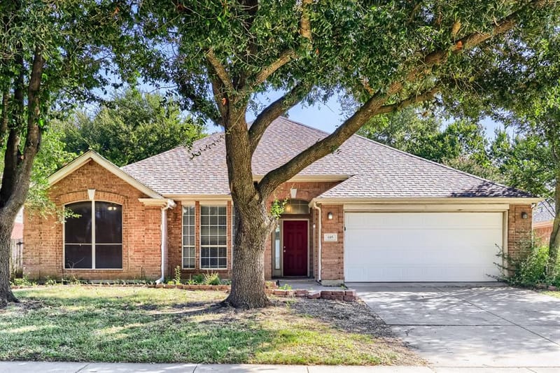 605 Oakbrook Drive, Burleson TX 76028