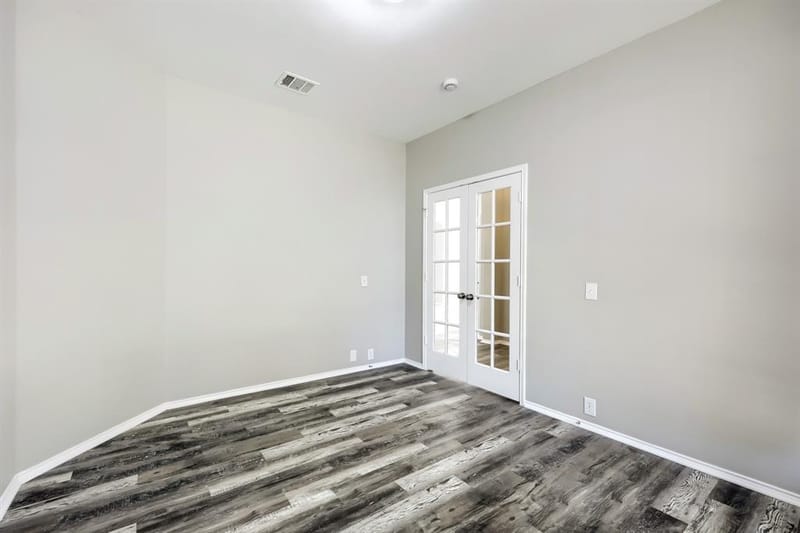 605 Oakbrook Drive, Burleson TX 76028 - Photo 14