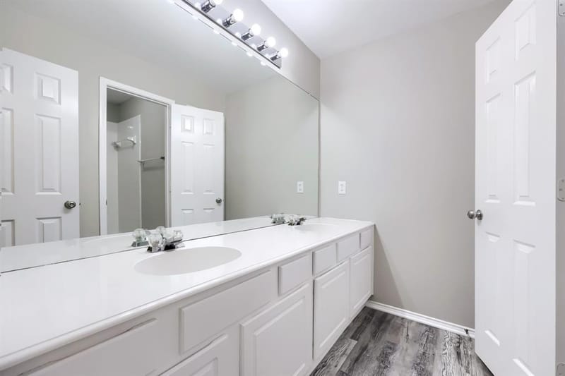 605 Oakbrook Drive, Burleson TX 76028 - Photo 25