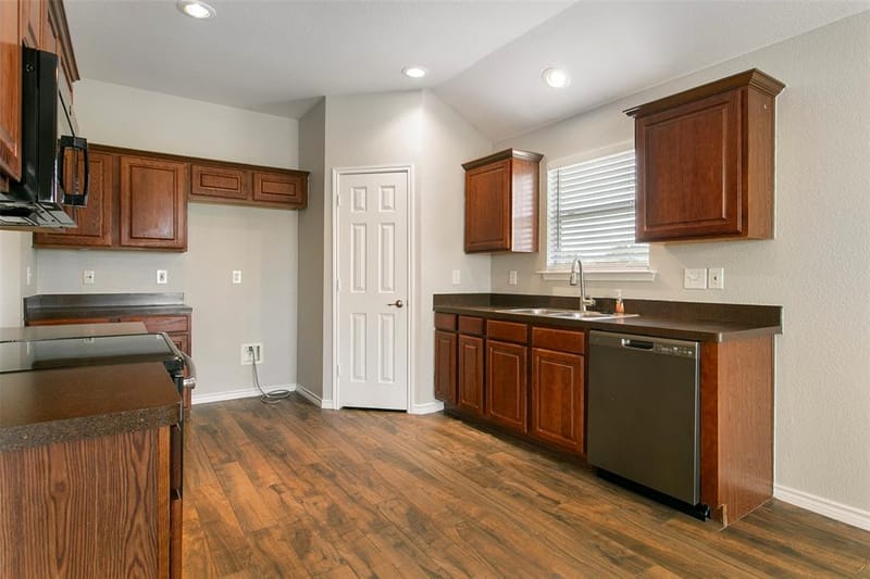 14032 Sand Hills Drive, Fort Worth TX 76052 - Photo 6