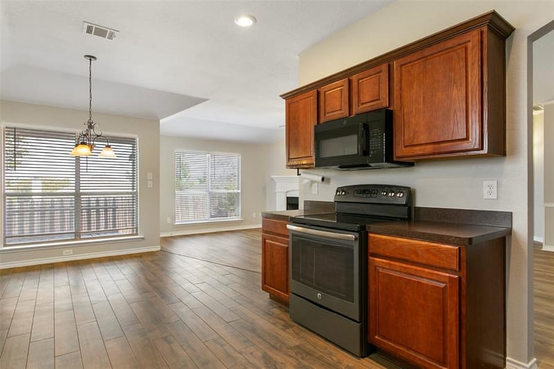 14032 Sand Hills Drive, Fort Worth TX 76052 - Photo 9