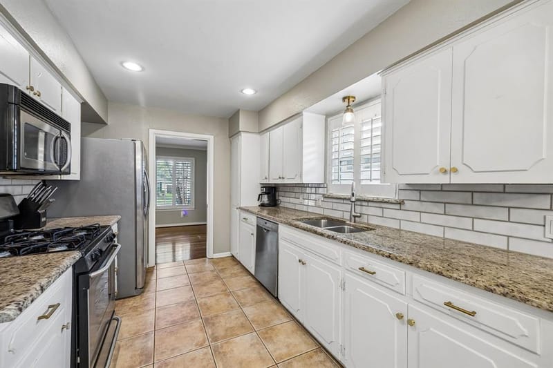 10507 Royalwood Drive, Dallas TX 75238 - Photo 9
