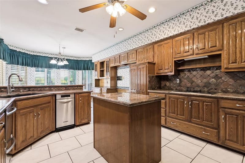 2605 Oak Point Drive, Garland TX 75044 - Photo 10