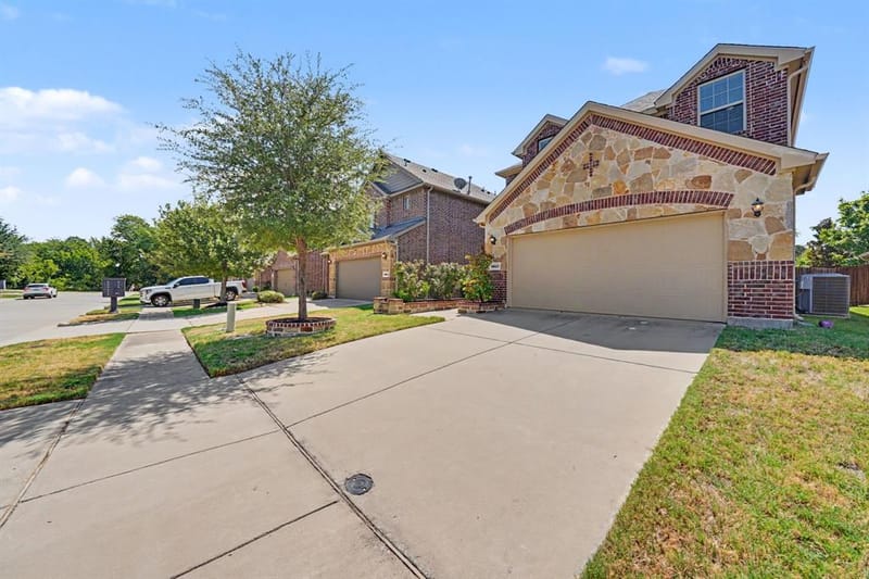 9817 Diamondback, McKinney TX 75071 - Photo 2