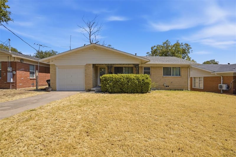 4304 Hodgkins Road, Lake Worth TX 76135 - Photo 3