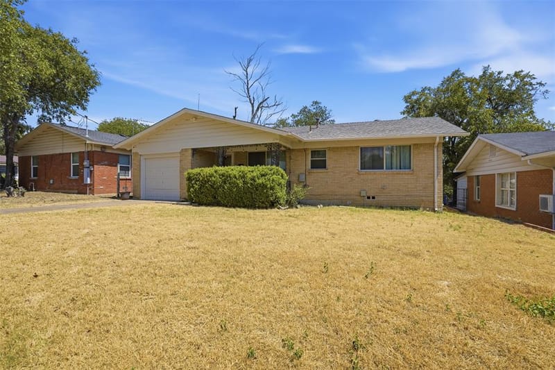 4304 Hodgkins Road, Lake Worth TX 76135 - Photo 4