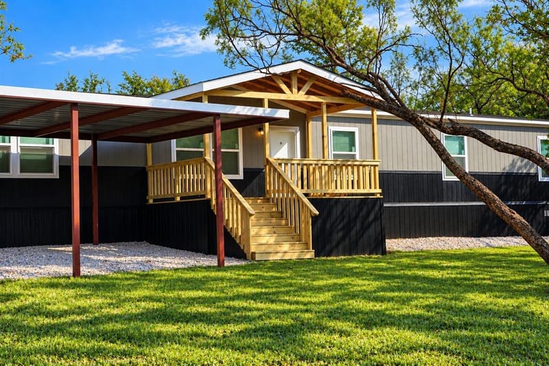309 Lark Meadow Drive, Runaway Bay TX 76426 - Photo 2