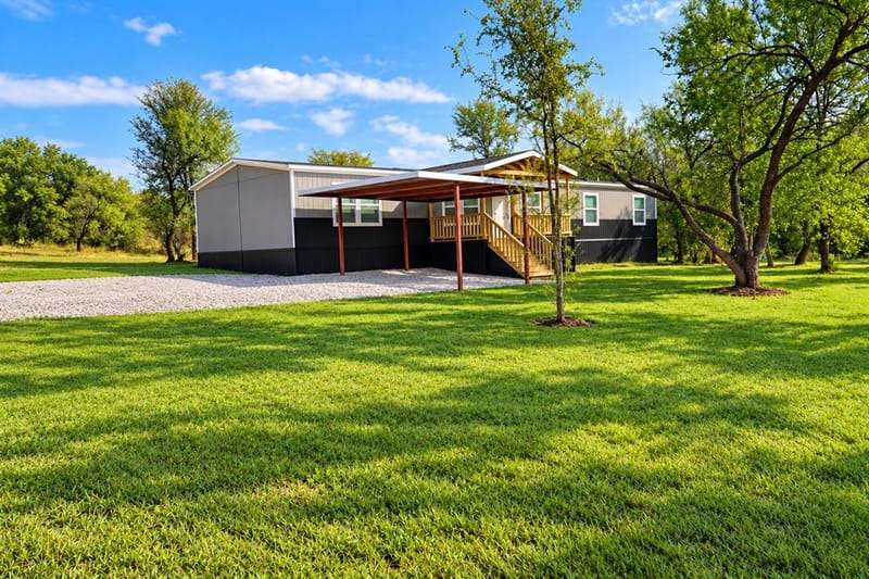 309 Lark Meadow Drive, Runaway Bay TX 76426