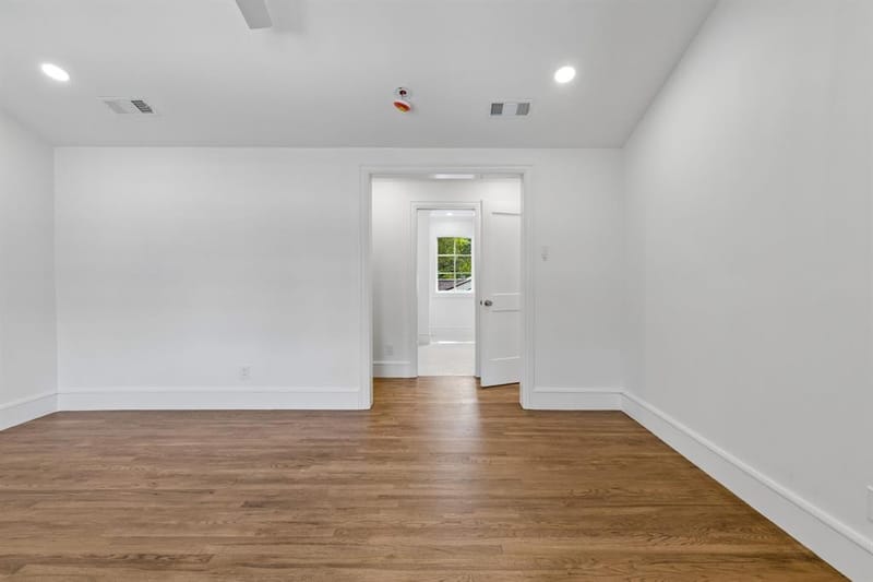 13907 Carillon Drive, Dallas TX 75240 - Photo 15