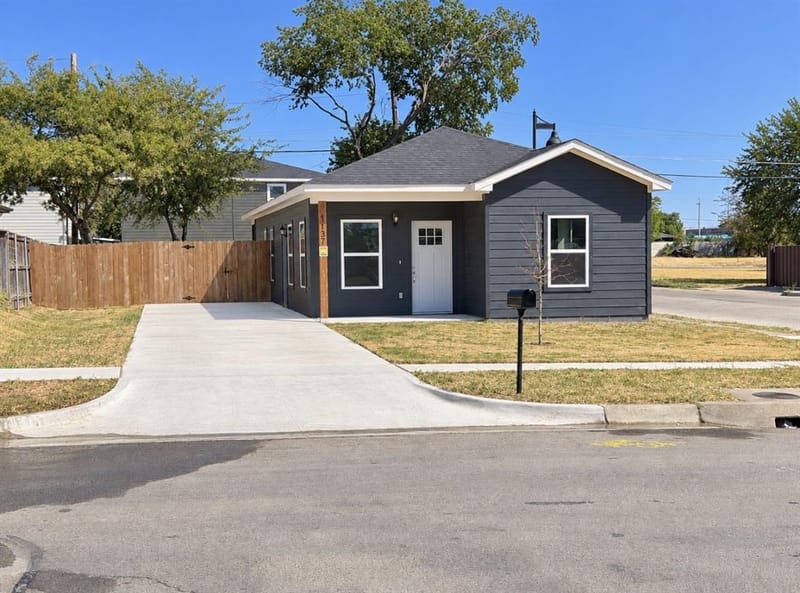 1137 Stella Street, Fort Worth TX 76104