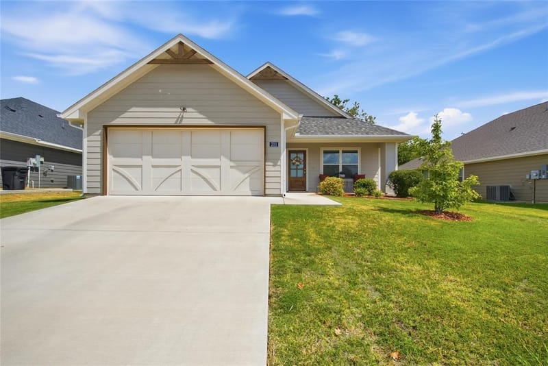 211 Clover Circle, Weatherford TX 76086 - Photo 2