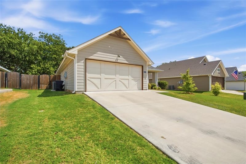 211 Clover Circle, Weatherford TX 76086 - Photo 6